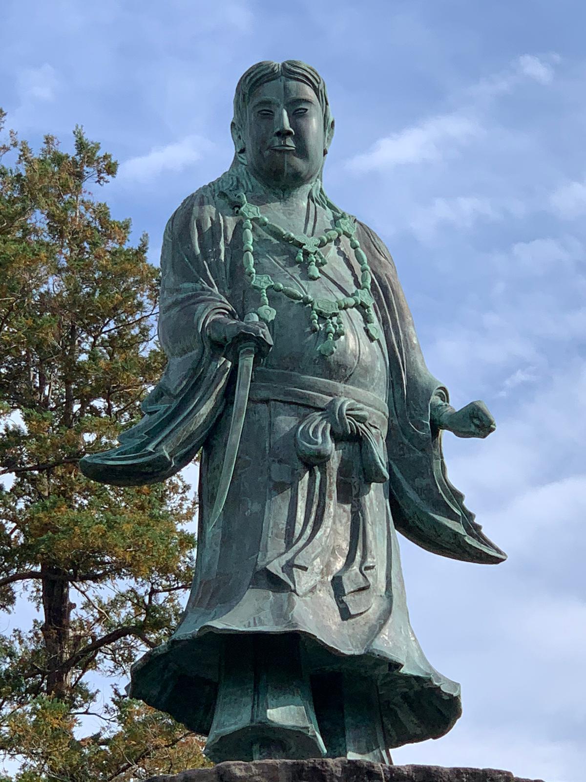 יאמאטו טאקרו עם חרב האלים.