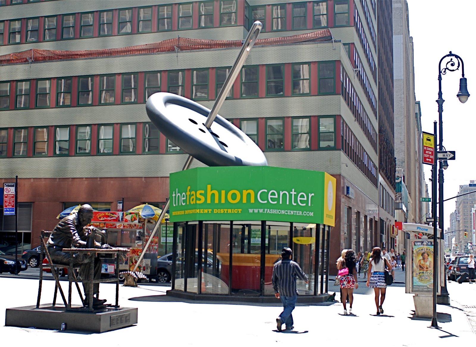 החייט היהודי, מחט וכפתור